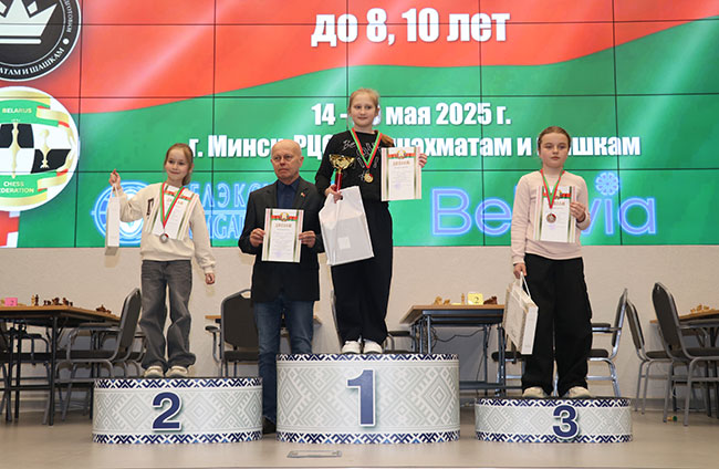 blr_chess_do8_10_prizery_girl10.jpg