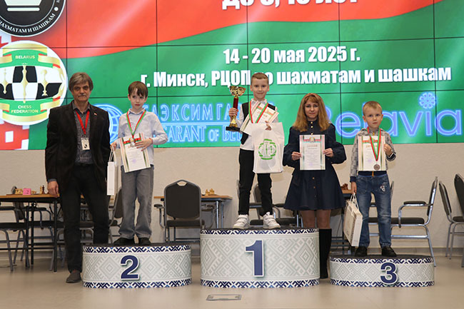 blr_chess_do8_10_prizery_menl8.jpg