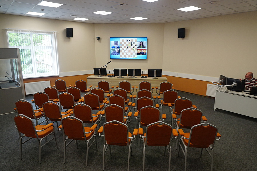 center_pc1.jpg